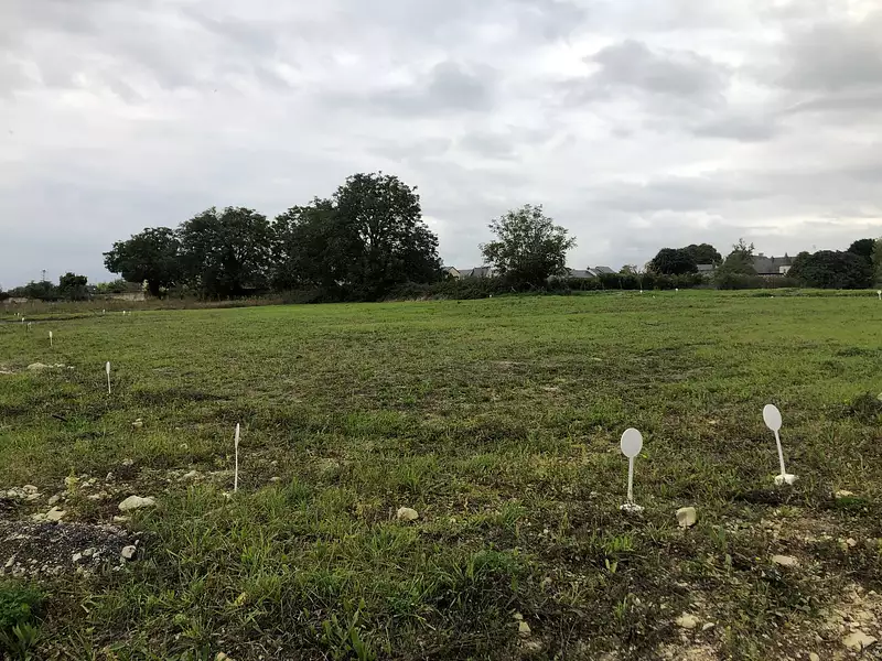 Terrain à bâtir, 403 m² - Beaumont-en-Véron (37420)