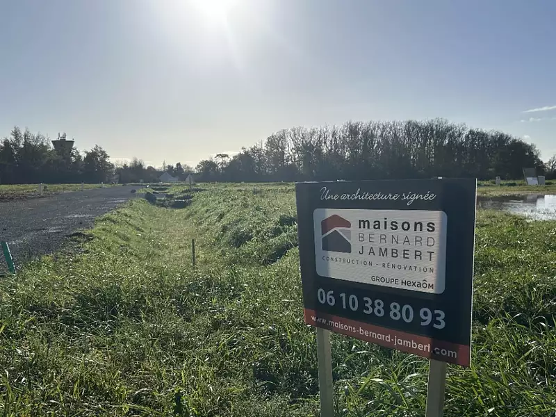 Terrain à bâtir, 600 m² - La Pouëze (49370)