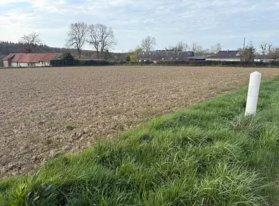 Terrain à bâtir, 705 m²