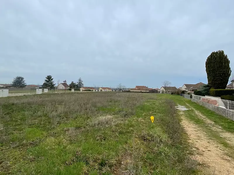 Terrain à bâtir, 750 m² - Marcigny (71110)