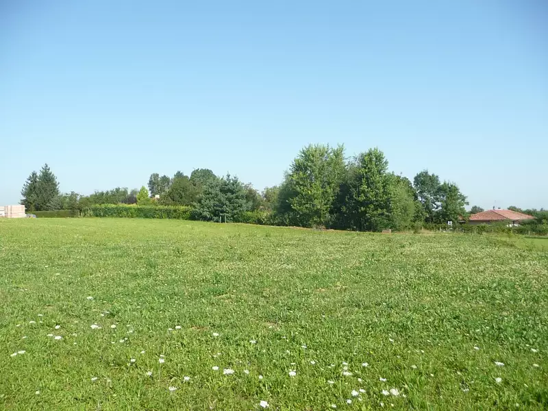 Terrain à bâtir, 595 m² - Chevroux (01190)