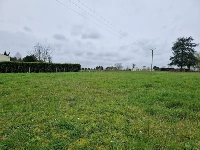 Terrain à bâtir, 1 028 m² - Pons (17800)