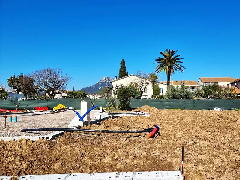 Terrain à bâtir, 300 m² - La Crau (83260)