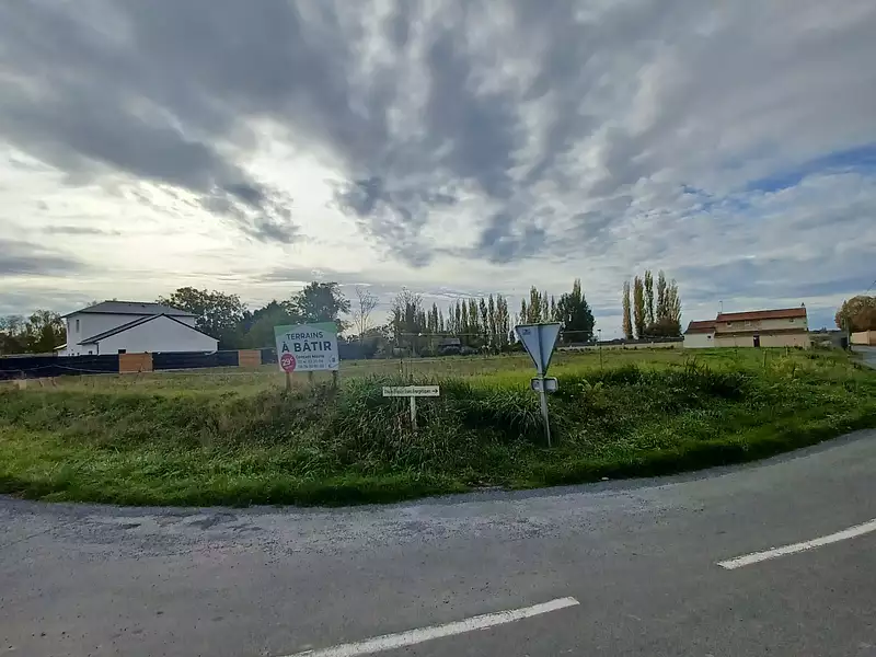 Terrain à bâtir, 669 m² - Saint-Macaire-du-Bois (49260)