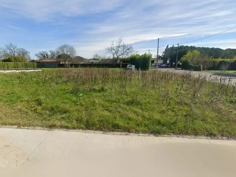 Terrain à bâtir, 822 m² - Peyssies (31390)