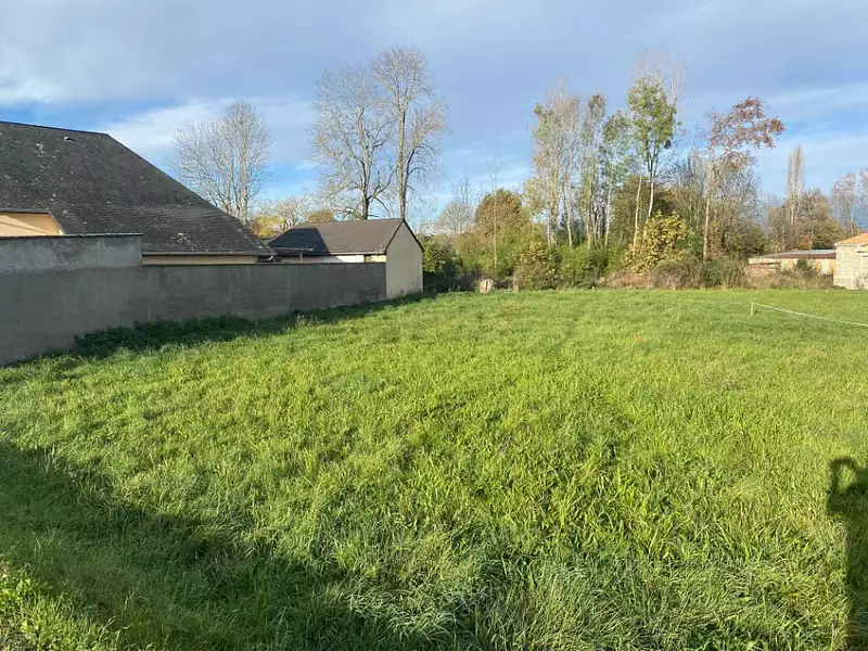 Terrain à bâtir, 887 m² - Juillan (65290)