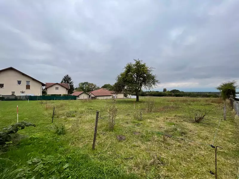 Terrain à bâtir, 610 m² - Chevry (01170)