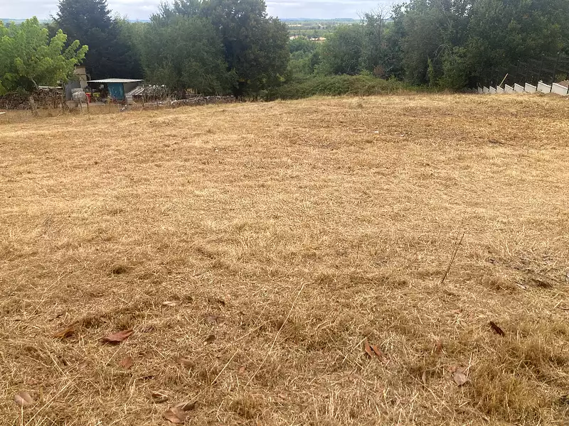 Terrain à bâtir, 1 400 m² - La Roche-Chalais (24490)