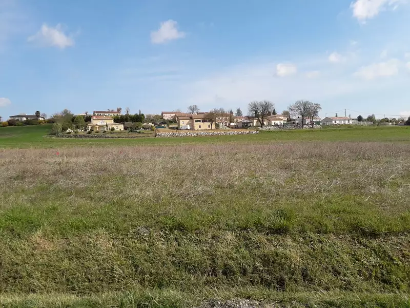 Terrain à bâtir, 688 m² - Saint-Germain-des-Prés (81700)