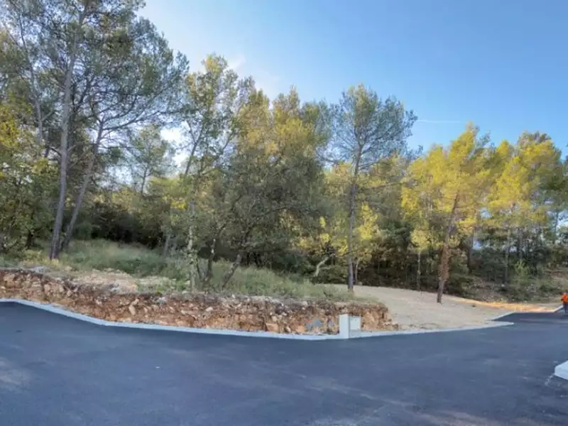 Terrain à bâtir, 964 m² - Rocbaron (83136)