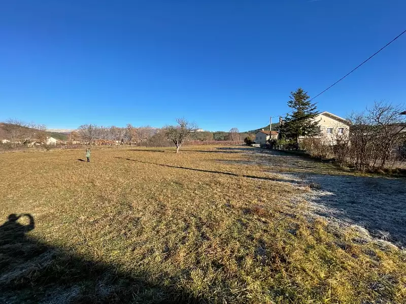 Terrain à bâtir, 408 m² - Laragne-Montéglin (05300)