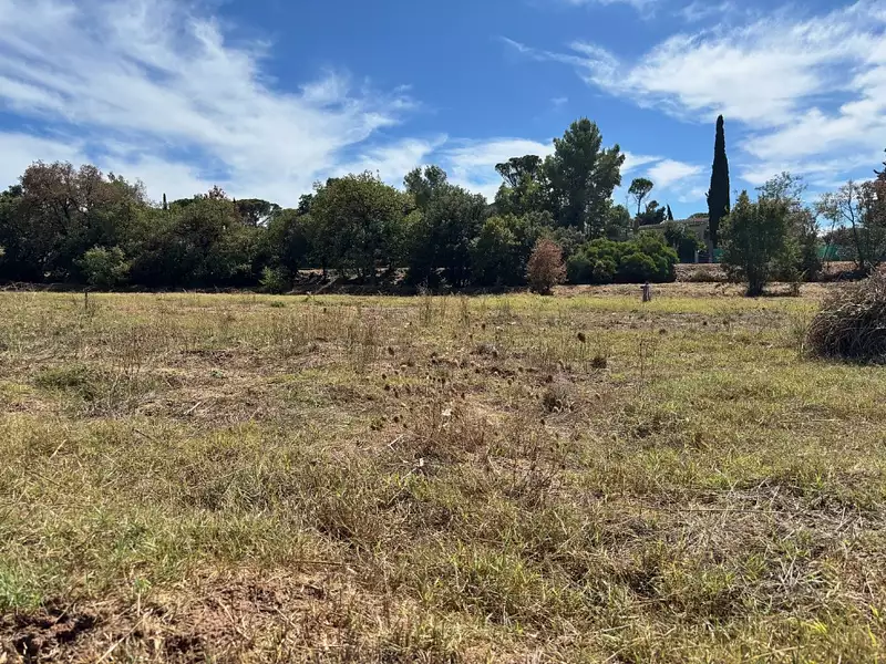 Terrain à bâtir, 533 m² - Fréjus (83600)