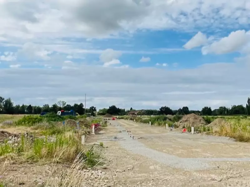 Terrain à bâtir, 700 m² - Cazères (31220)
