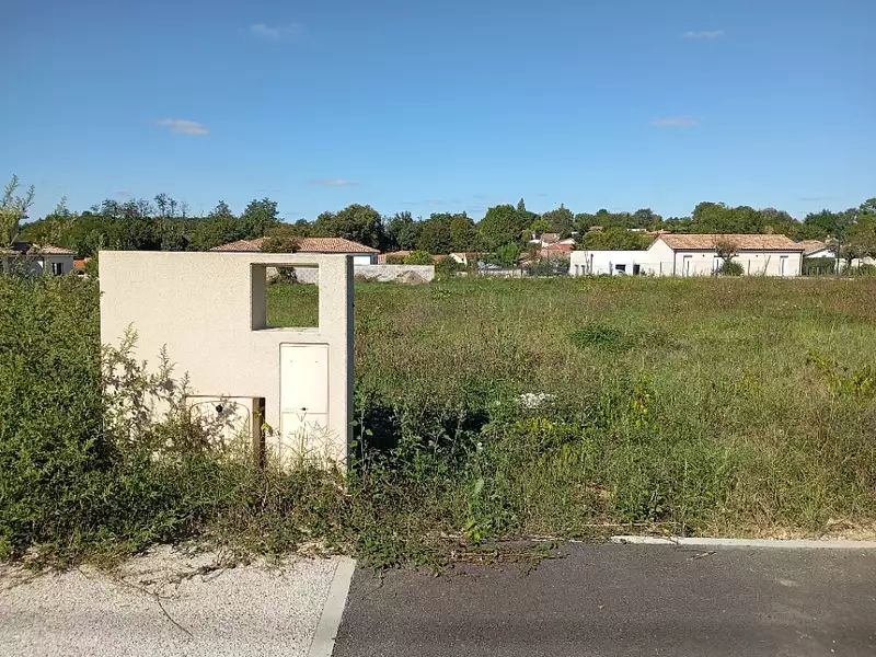 Terrain à bâtir, 700 m² - Camblanes-et-Meynac (33360)