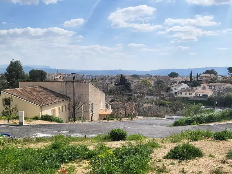 Terrain à bâtir, 235 m² - Pertuis (84120)