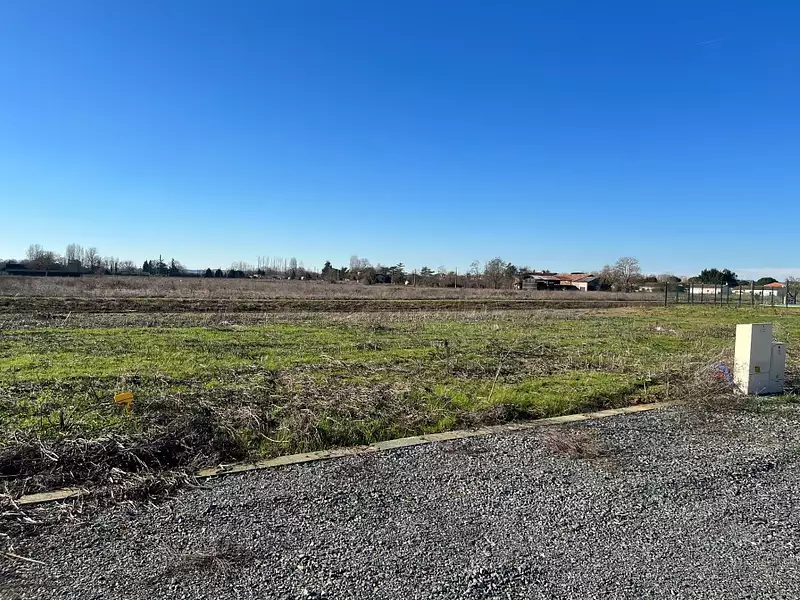 Terrain à bâtir, 711 m² - Lisle-sur-Tarn (81310)