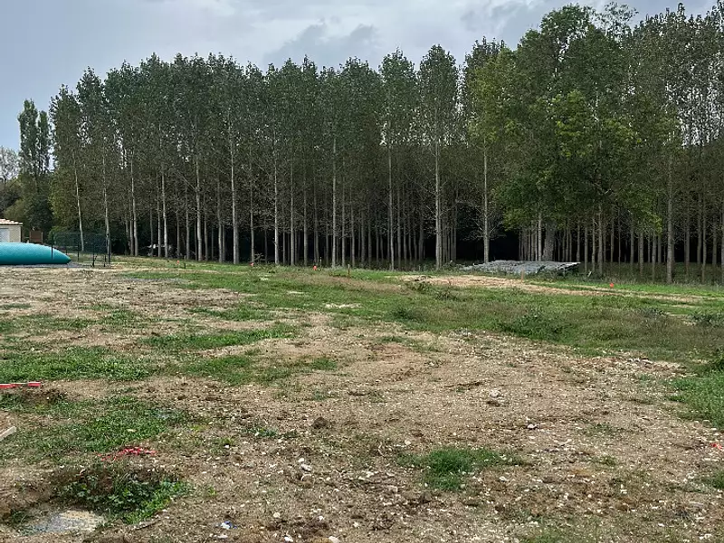 Terrain à bâtir, 611 m² - Cézac (33620)