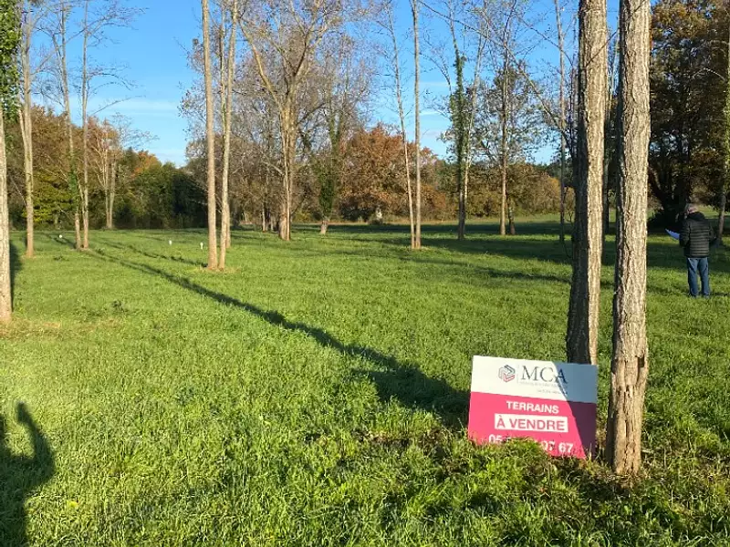 Terrain à bâtir, 890 m² - Vertheuil (33180)