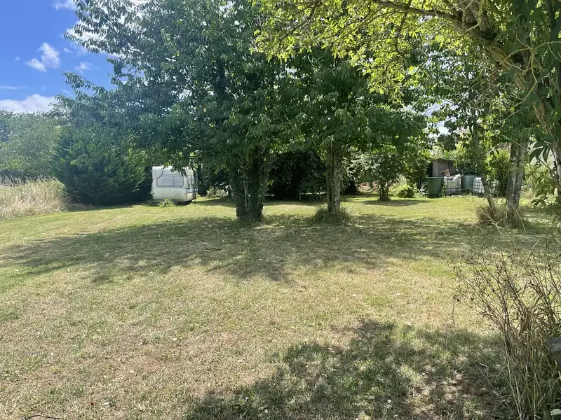 Terrain à bâtir, 1 000 m² - Bourg (33710)