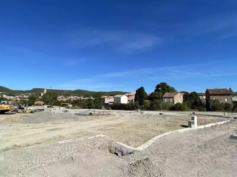 Terrain à bâtir, 704 m² - Cruzy (34310)