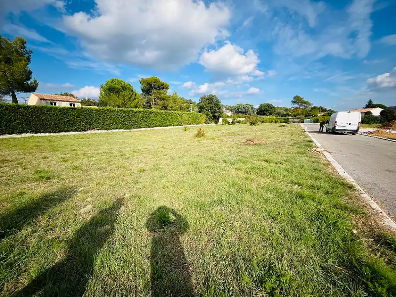 Terrain à bâtir, 897 m² - Garéoult (83136)