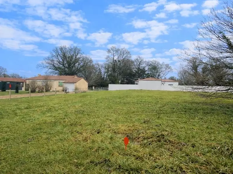 Terrain à bâtir, 741 m² - Le Chay (17600)