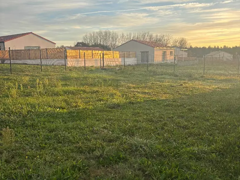 Terrain à bâtir, 308 m² - Avrillé (85440)