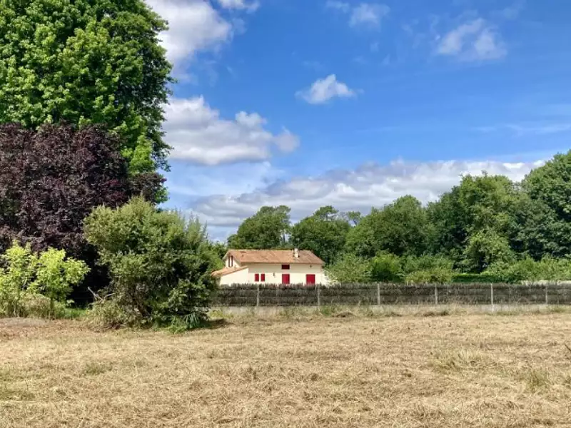 Terrain à bâtir, 387 m² - Béguey (33410)