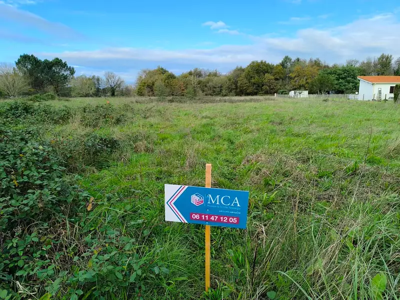 Terrain à bâtir, 950 m² - Bussac-Forêt (17210)