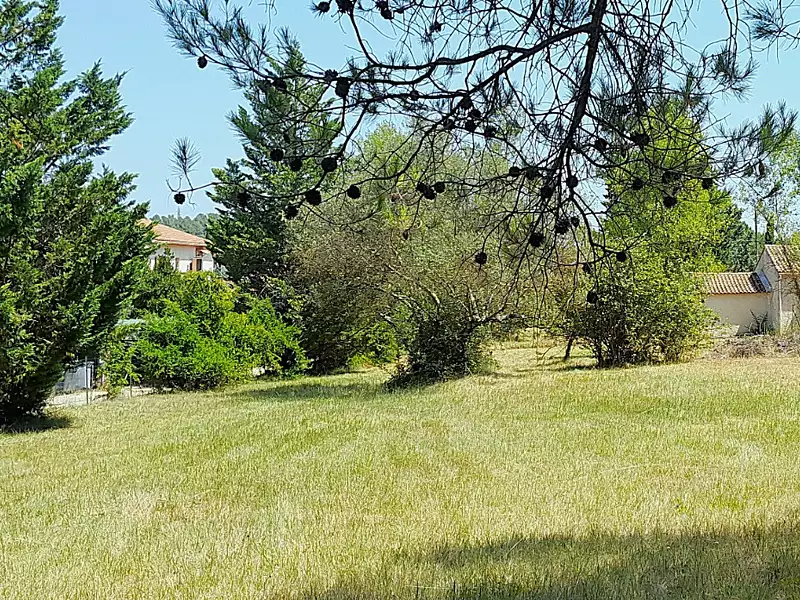 Terrain à bâtir, 1 680 m² - Le Val (83143)