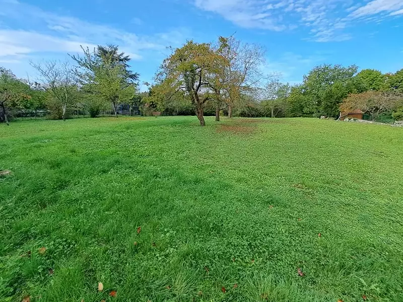 Terrain à bâtir, 2 200 m²