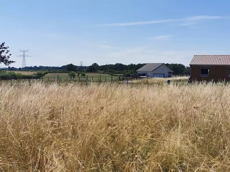Terrain à bâtir, 800 m² - Saint-Pont (03110)