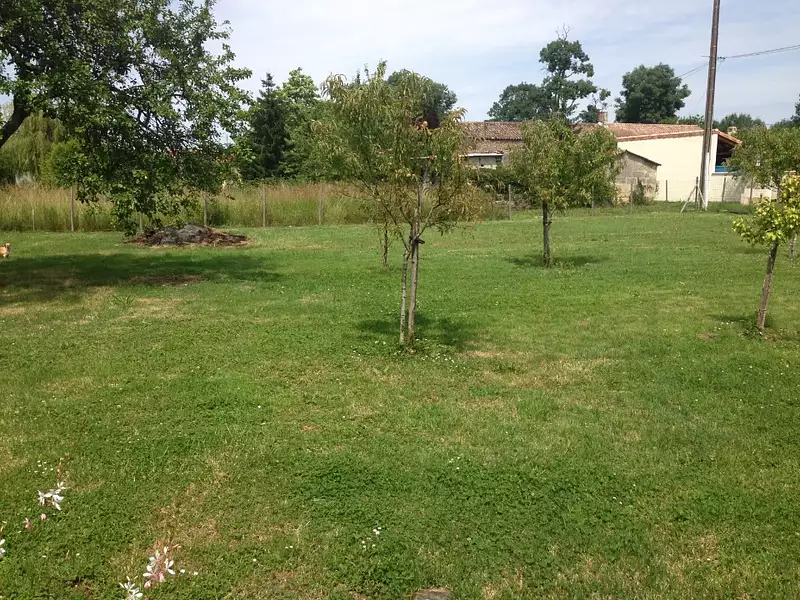 Terrain à bâtir, 350 m² - Saint-Martin-du-Bois (33910)