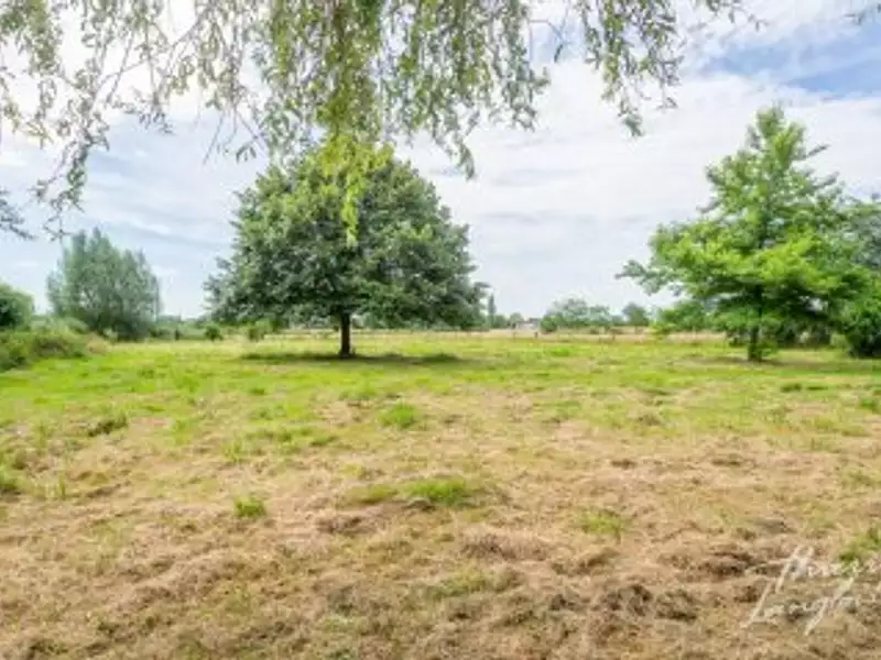 Terrain à bâtir, 645 m² - Nouzilly (37380)