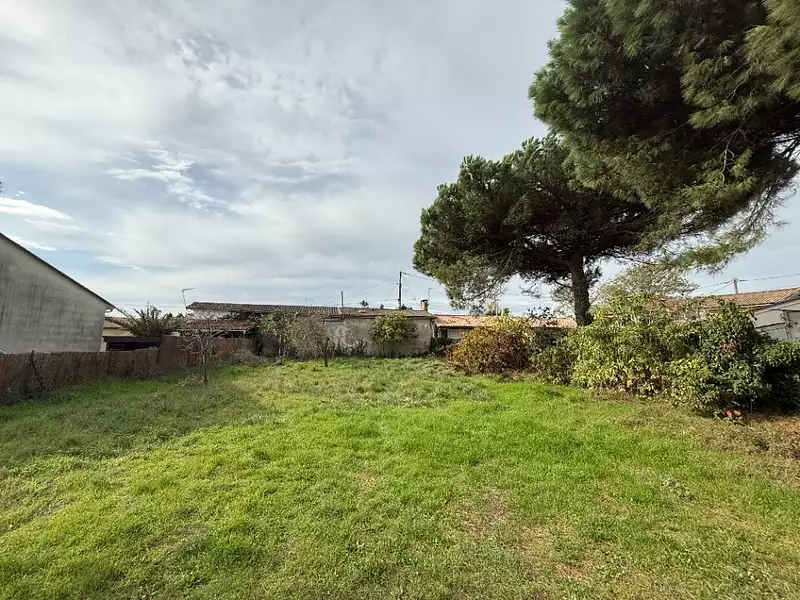 Terrain à bâtir, 540 m² - Portets (33640)