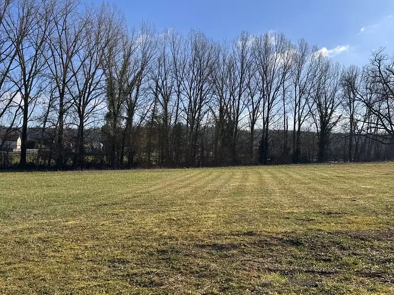 Terrain à bâtir, 1 600 m² - Champagne-et-Fontaine (24320)