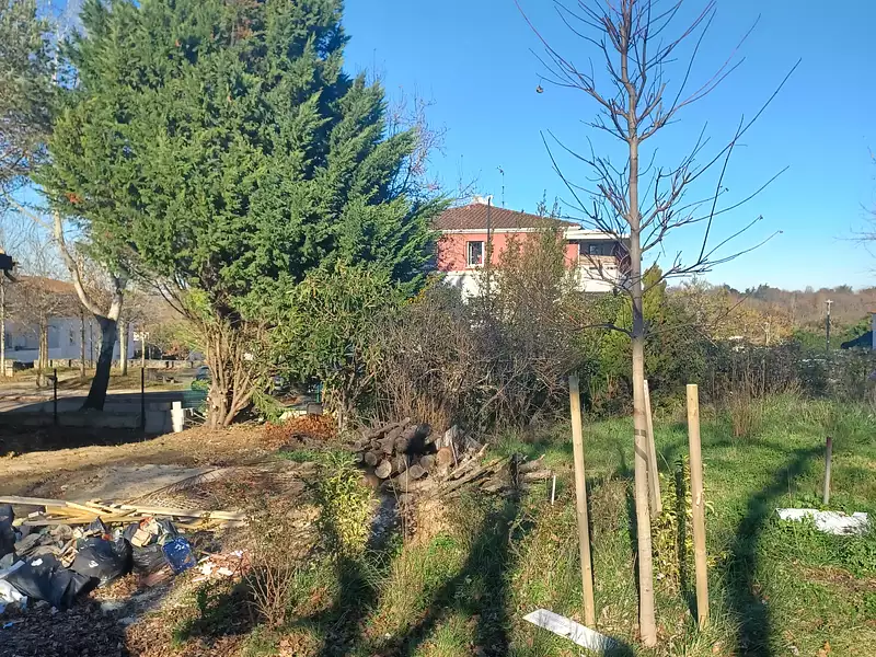 Terrain à bâtir, 800 m² - Bourg (33710)