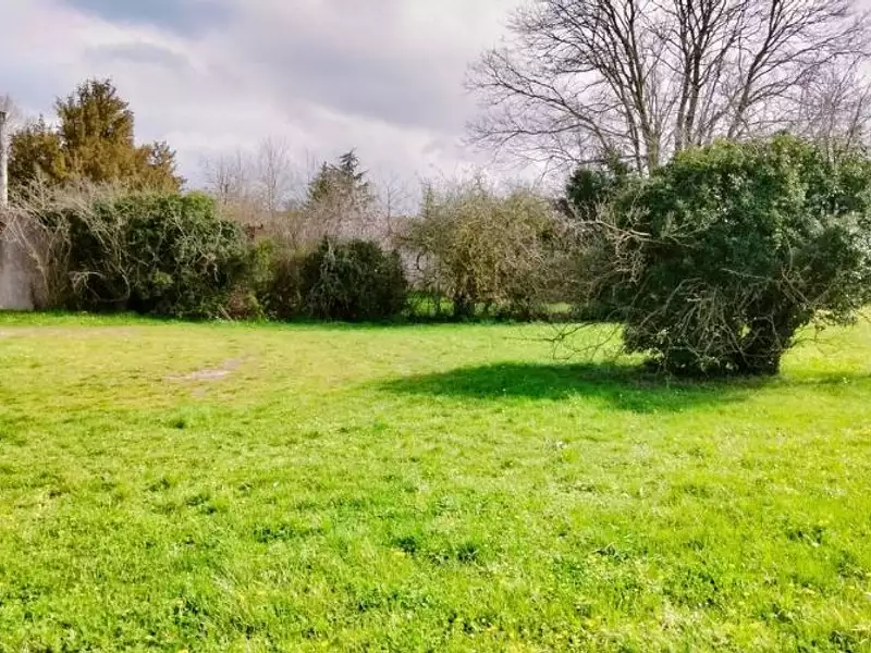 Terrain à bâtir, 780 m² - Neuville-de-Poitou (86170)