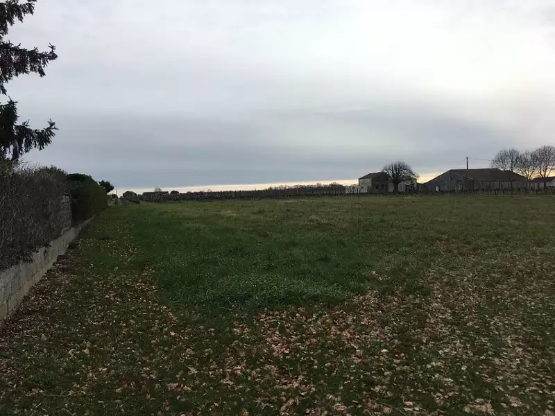 Terrain à bâtir, 660 m² - Haux (33550)