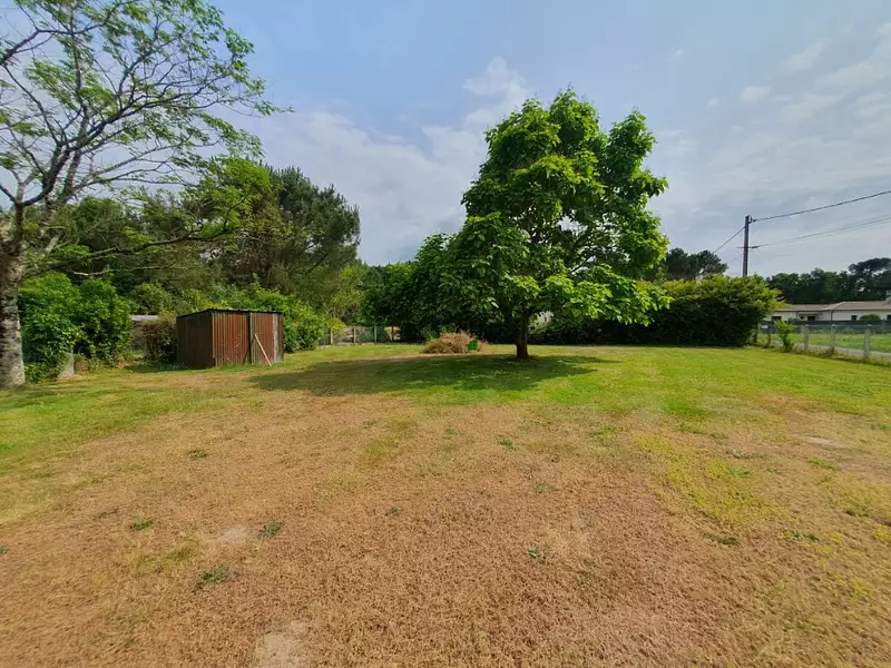 Terrain à bâtir, 526 m² - Saint-Yzan-de-Soudiac (33920)