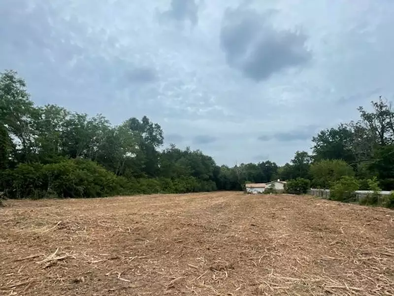 Terrain à bâtir, 800 m² - Saint-Selve (33650)