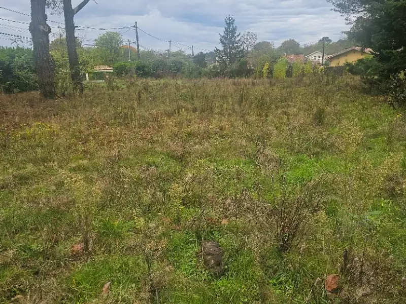 Terrain à bâtir, 800 m² - Arbanats (33640)