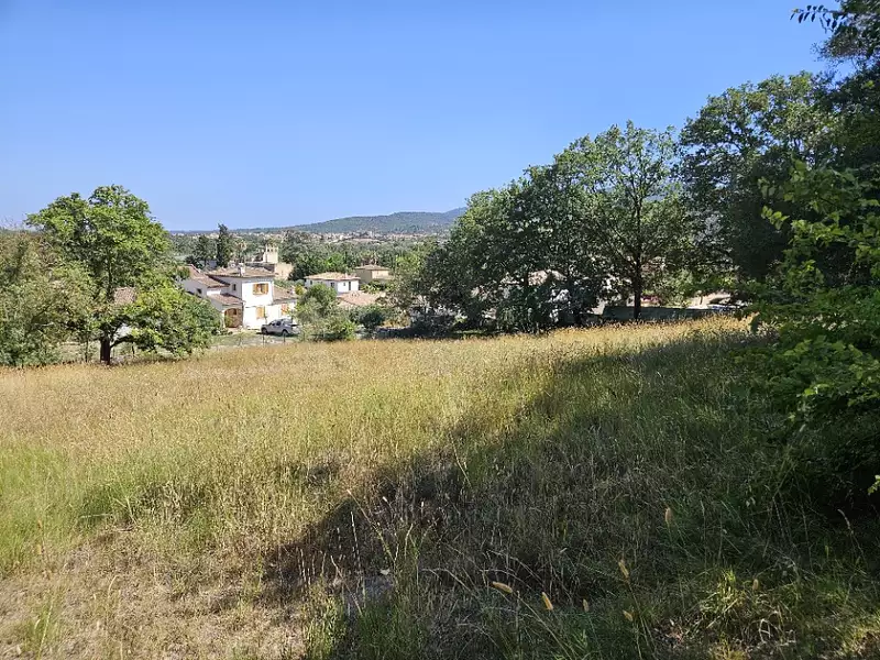 Terrain à bâtir, 893 m² - Roquebrune-sur-Argens (83520)