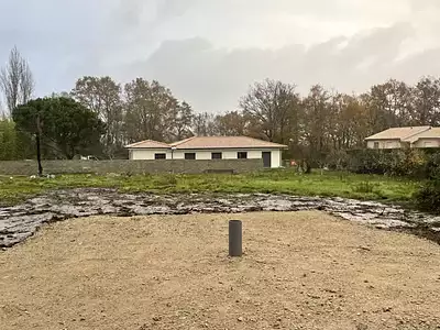 Terrain à bâtir, 694 m²