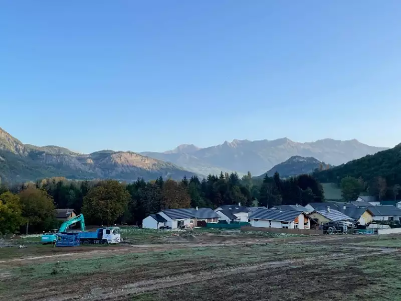 Terrain à bâtir, 800 m² - Saint-Etienne-le-Laus (05130)