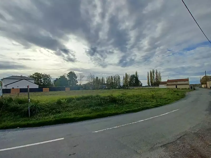 Terrain à bâtir, 766 m² - Saint-Macaire-du-Bois (49260)