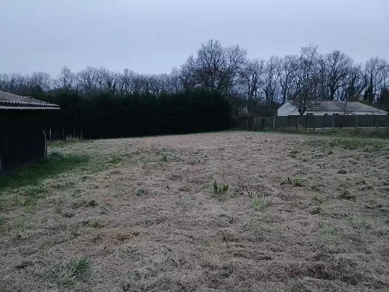 Terrain à bâtir, 1 500 m² - Saint-Genès-de-Lombaud (33670)
