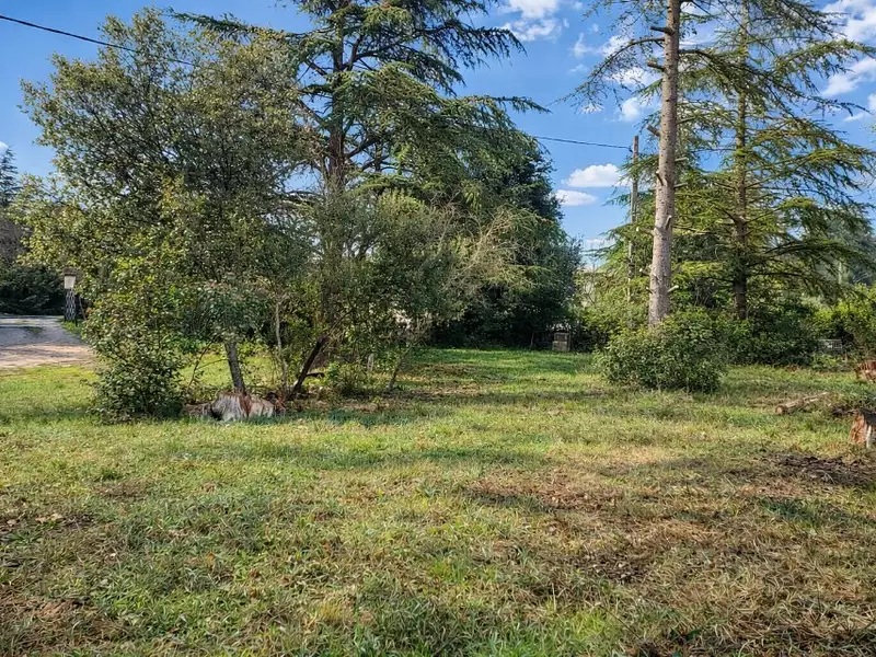 Terrain à bâtir, 700 m² - Saint-Maximin-la-Sainte-Baume (83470)