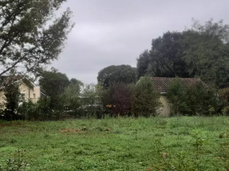 Terrain à bâtir, 600 m² - La Réole (33190)