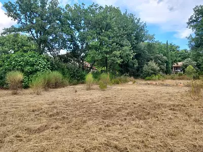 Terrain à bâtir, 2 100 m²